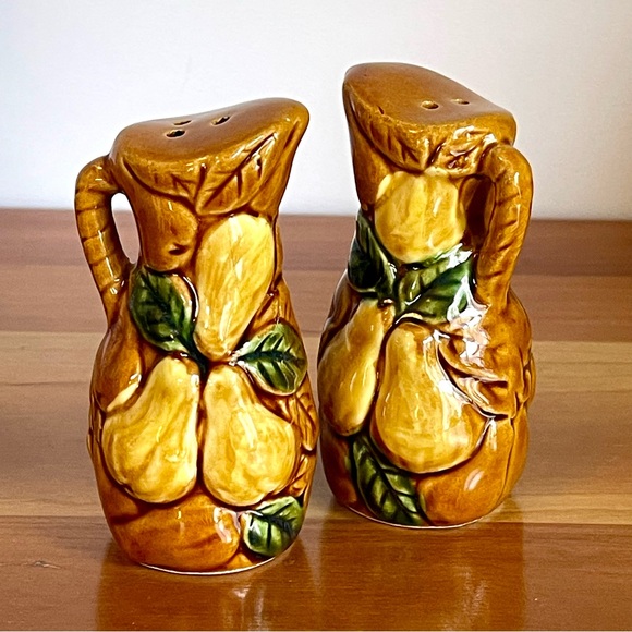 Pear Cluster Salt and Pepper Set - Picture 8 of 9